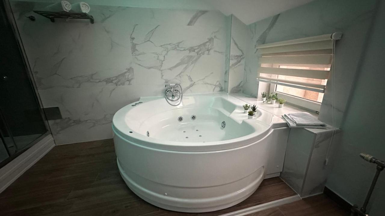 Seti Gorgeous Apartments With Jacuzzi 베오그라드 외부 사진